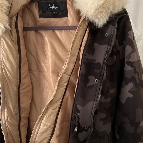 Womens parka with removable fur hood - Picture 8 of 9